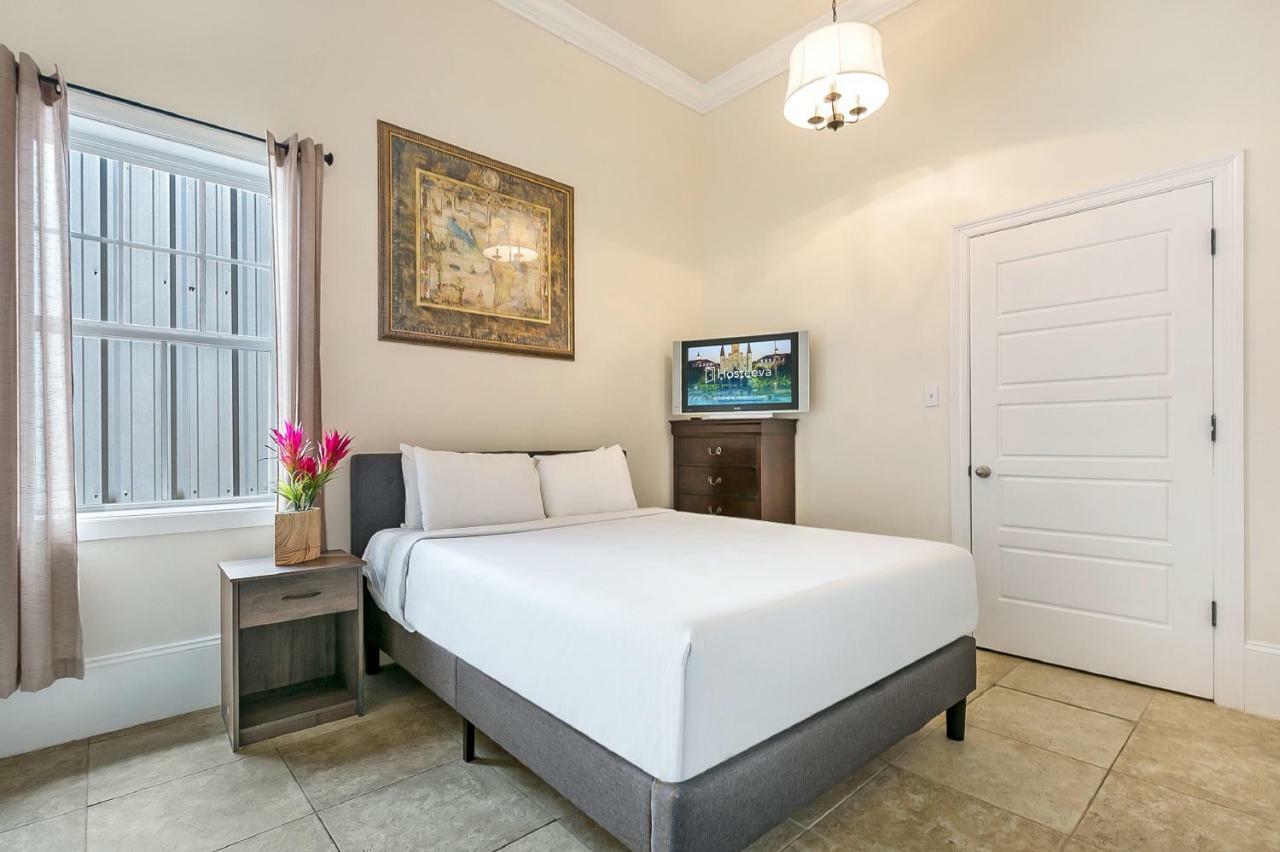 Spacious 4Br Condo On Carondelet Near All Hot Spo Ню Орлиънс Екстериор снимка